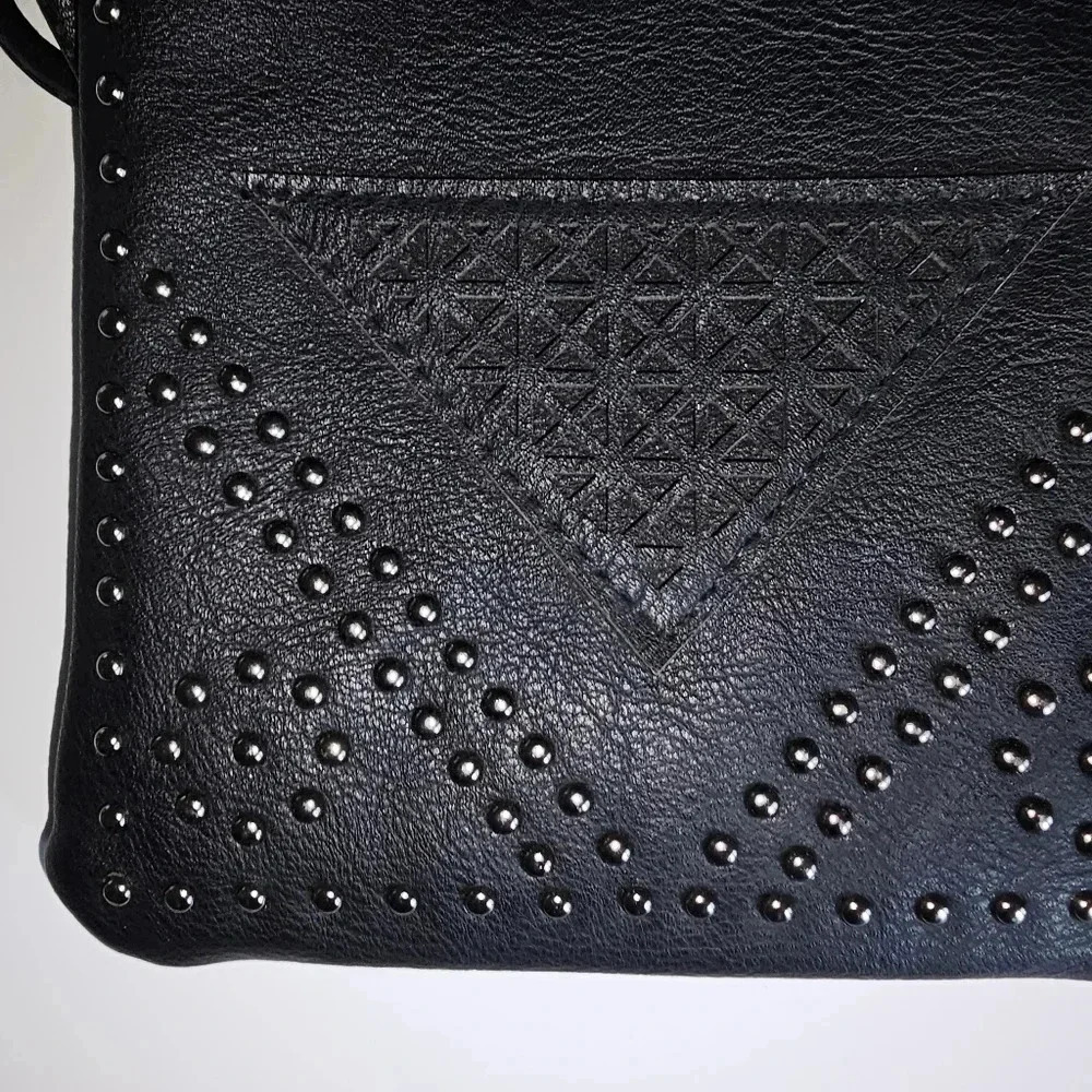 Moda CrossBody Bag Vegan Leather  Embellishment Pattern Zip Closure - Picture 6 of 8